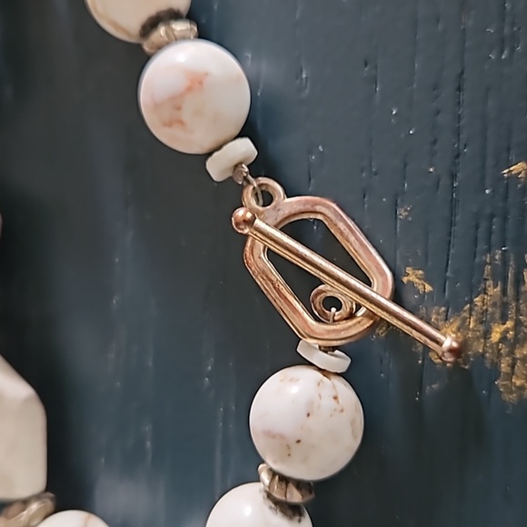 Beautiful white stone beaded bracelet statement piece Summer - Picture 4 of 8